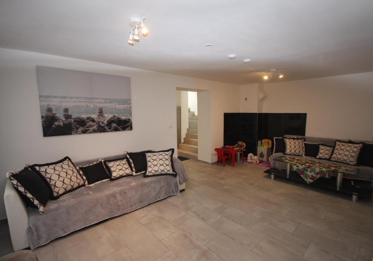 Apartmany Amalia بييشتِني المظهر الخارجي الصورة